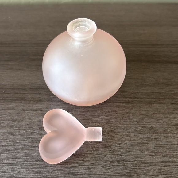 Pink Frosted Glass‎ Perfume Bottle with Heart Stopper - Picture 5 of 5